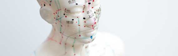 הקשר בין דיקור סיני ושיפור תסמיני אטופיק דרמטיטיס